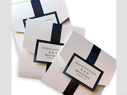 Pocketfold invitation in navy with extra diamantes